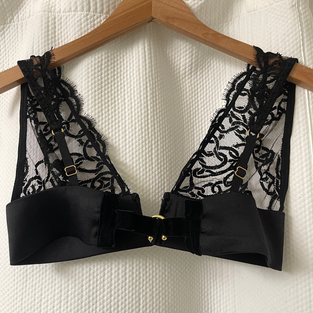 Damaris Elegant Black Lace Bralette